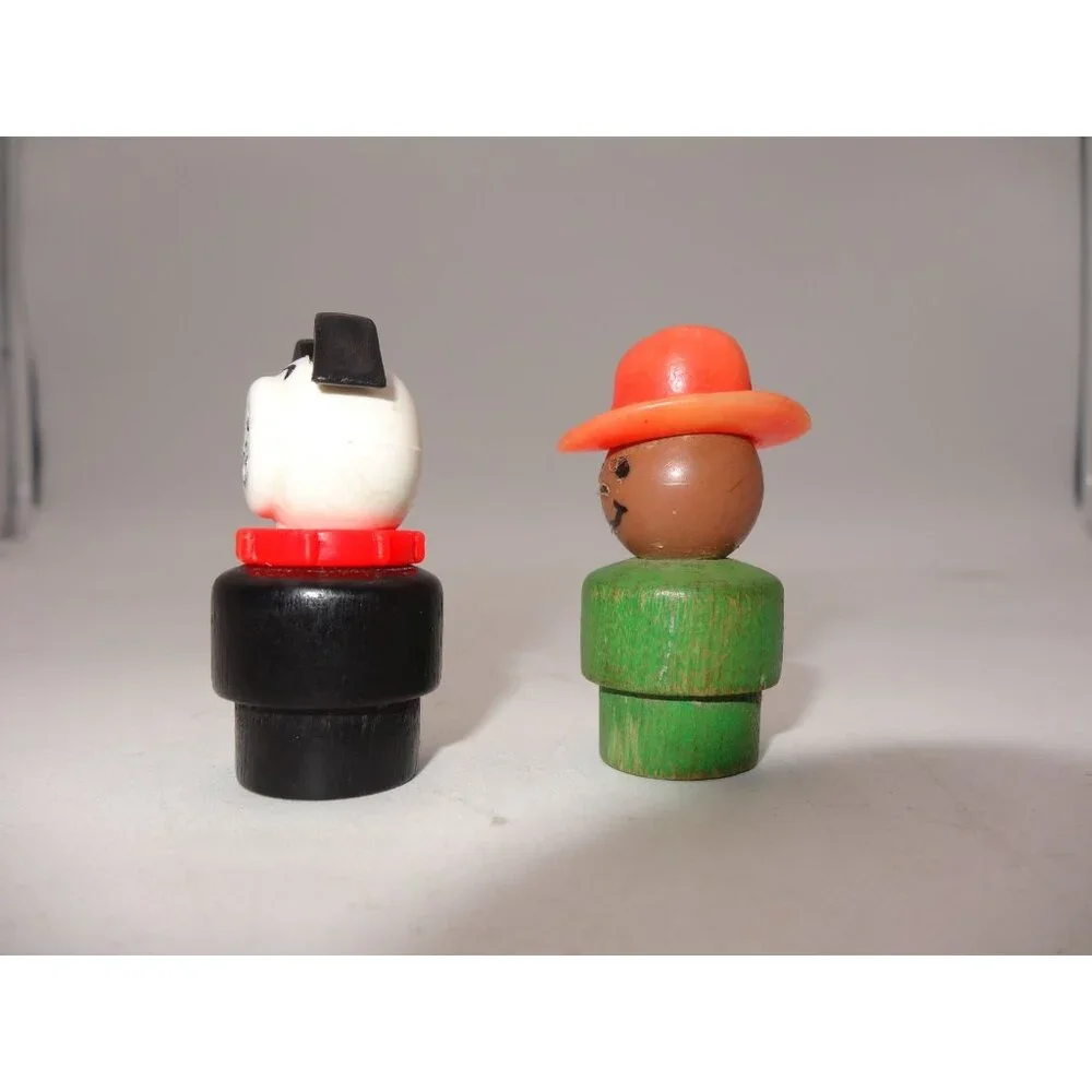 Fisher Price Little People Lucky Dog Red Collar and Green Wood Farmer Cowboy Rar